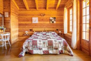 A bed or beds in a room at B&B Chalet Il Picchio