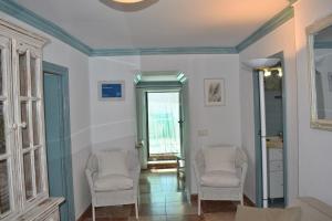 A seating area at Casa Berrincha