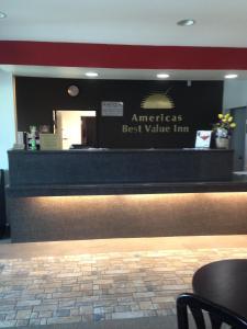 a bar in a restaurant with a counter top at Americas Best Value Inn Somerville Texas in Somerville