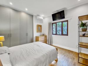Postel nebo postele na pokoji v ubytování Cottage 8 - Virginia Avenue Villas