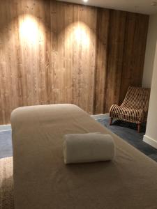 Hôtel Le Mouton Bleu客房内的一张或多张床位