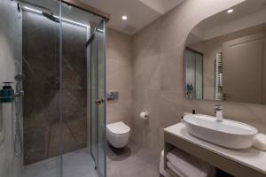 A bathroom at Zalo Urban Living Spaces