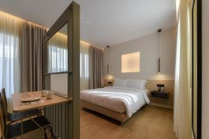 A bed or beds in a room at Zalo Urban Living Spaces