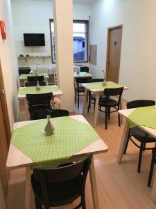 TV a/nebo společenská místnost v ubytování Garden Hostel