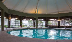a large swimming pool in a building with windows at Hotel La Serena - Caja Los Andes in La Serena