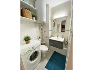 Zdjęcie z galerii obiektu Joli studio à 6 min à pied de la plage w mieście Sanary-sur-Mer
