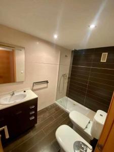 a bathroom with two toilets and a sink and a shower at Frente a Puerto Azahar 2 in Grao de Castellón