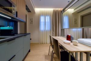 A kitchen or kitchenette at Zalo Urban Living Spaces