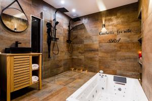 Fotografie z fotogalerie ubytování Cachette Secrète & SPA v destinaci Bourgoin