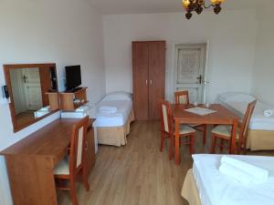 Łóżko lub łóżka w pokoju w obiekcie Letnia willa Jacuzzi & Sauna