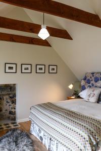 Uma cama ou camas num quarto em Mint Croft Luxury Self-Catering Cottages