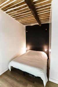 Posteľ alebo postele v izbe v ubytovaní Belle rénovation moderne au coeur du Panier
