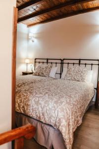 Un pat sau paturi într-o cameră la El Rosal