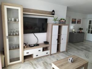 Telewizja i/lub zestaw kina domowego w obiekcie Delfin Home