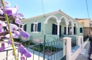 The building in which the holiday home is located
