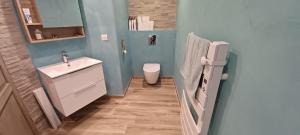 Kúpeľňa v ubytovaní U CASEDDU- Villa piscine privée chauffée- vue mer- clim-wifi