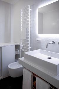 A bathroom at BasicVillage Milano