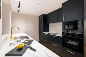 A kitchen or kitchenette at Stylish 4 suites +patio luxury apartment Gran Via