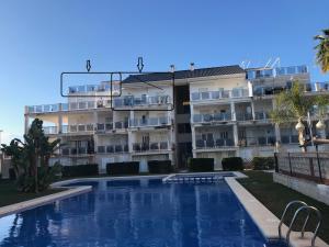 Bazén v ubytovaní Penthouse Playa Rabdells Oliva with pool and seaview alebo v jeho blízkosti