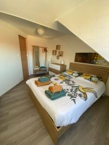Posteľ alebo postele v izbe v ubytovaní Appartement agréable à Malo proche de la plage
