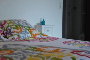 Łóżko lub łóżka w pokoju w obiekcie T2 d'exception 100m plage terrasse vue mer et montagnes