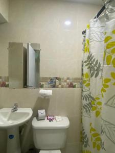 Koupelna v ubytování 4CR-1M CASA DE 4 HABITACIONES EN EL CENTRO HISTORICO, GETSEMANI + 25 fotografií