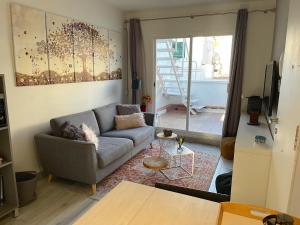 Posezení v ubytování Amazing 2 bedroom Apartment with big sun terrace Sitges centre beach