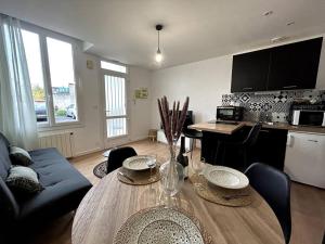 Kuchyňa alebo kuchynka v ubytovaní Logement Neuf - Proximité Centre + 10 fotografií