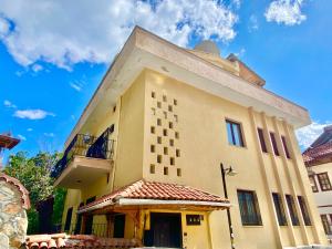 a large building with a balcony on the side of it at Ali Apart in Antalya