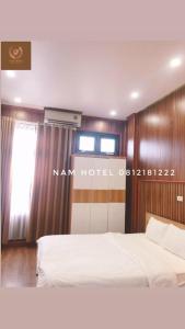 Кровать или кровати в номере Khach san Nam Hotel