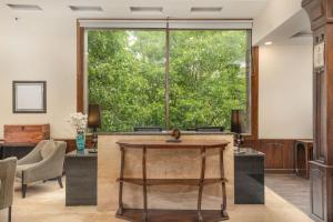 The Chinar Resort & Spa, Pahalgam的休息区