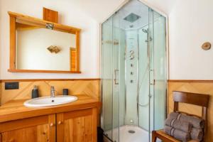 A bathroom at B&B Chalet Il Picchio