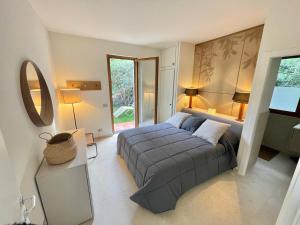 A bed or beds in a room at Cokkinis villa with garden overlooking the sea