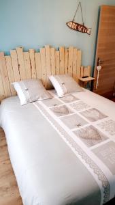 Postel nebo postele na pokoji v ubytování La Douce'heurt