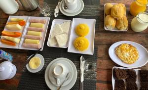 Morgenmad for gæster der bor på Pousada Paraiso Verão