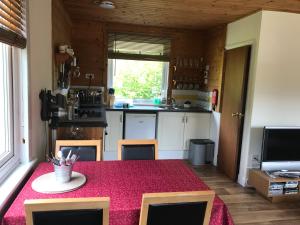 Kuchyň nebo kuchyňský kout v ubytování Glengarry Lodge