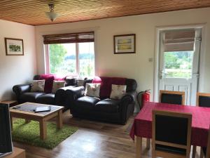 Posezení v ubytování Glengarry Lodge