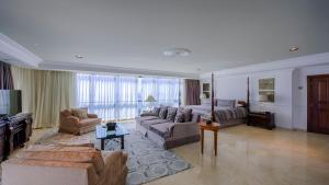 Uma área de estar em Intercontinental Miramar Panama by IHG