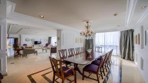 Uma área de estar em Intercontinental Miramar Panama by IHG