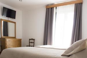 Postel nebo postele na pokoji v ubytování Casa Lagar de Pedra T2 + 3 fotografie