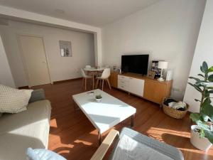 Telewizja i/lub zestaw kina domowego w obiekcie Lennon’s house! 500m to the beach