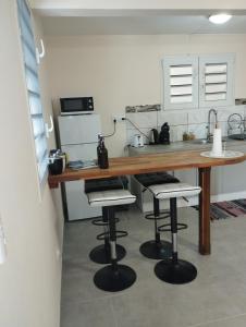 Cucina o angolo cottura di Charmant logement situé à la campagne avec Spa
