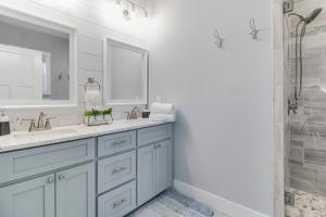 2 Be Fair في أوك آيلاند: حمام مع مغسلتين ودش +37 صورة