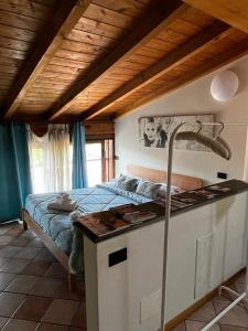 a bedroom with a bed and a kitchen with a counter at Casa CINEMA in Bergamo