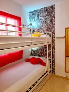 Двухъярусная кровать или двухъярусные кровати в номере Mi rincón de Rota