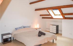 Postel nebo postele na pokoji v ubytování Pet Friendly Home In Jumilhac-Le Grand + 32 fotografií