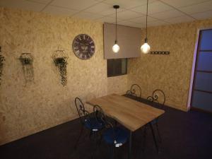 Fotografia z galérie ubytovania Le Jardin d'Eden -Appartement de charme avec Sauna, Hammam, spa v destinácii Issoudun