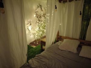 Posteľ alebo postele v izbe v ubytovaní Le Jardin d'Eden -Appartement de charme avec Sauna, Hammam, spa