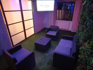 Posedenie v ubytovaní Le Jardin d'Eden -Appartement de charme avec Sauna, Hammam, spa