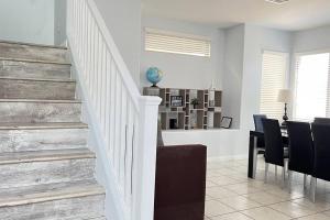 Mickelyn House- 5 bedroom 3 Bath 5 minutes to Speedway 18 min to Strip